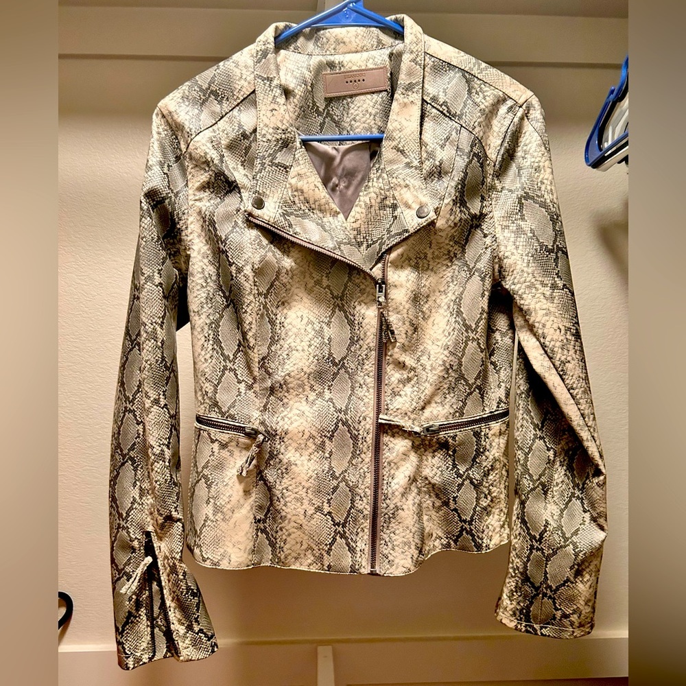 FAUX SNAKE PRINT LEATHER JACKET!